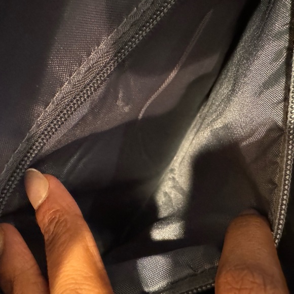 LIKE NEW EDDIE BAUER CASCADE BAG - Picture 7 of 15